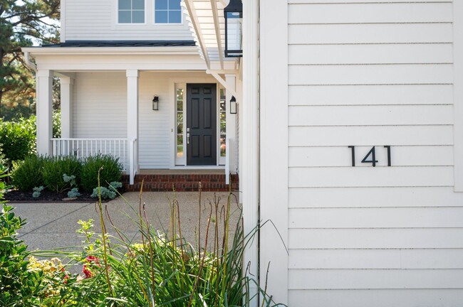 Building Photo - Luxurious House In Kingsmill