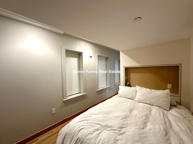 Building Photo - 15 Mount Auburn St