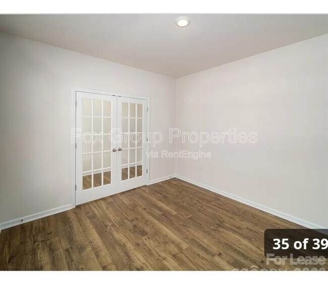 Building Photo - 132 Scotsway Ct