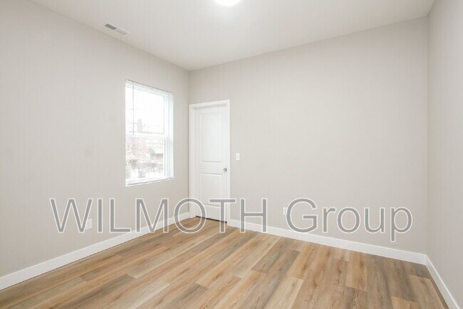 Building Photo - 929 N Beville Ave