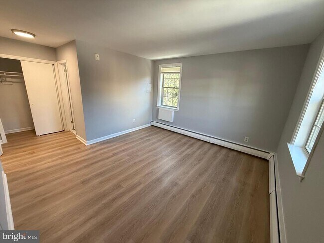 Building Photo - 27 Wallingford Ave