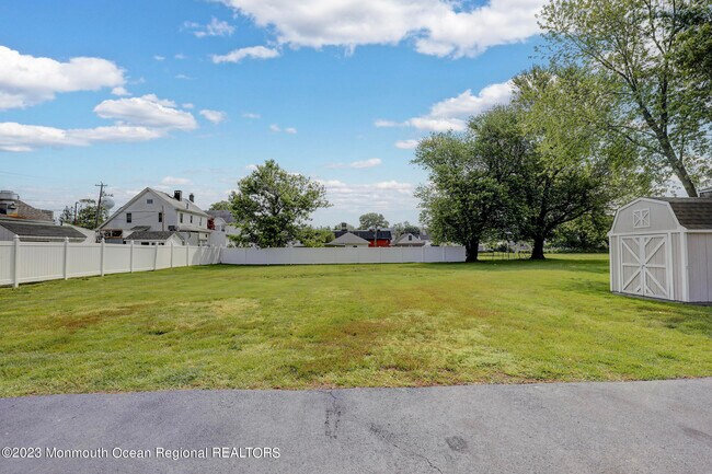 Building Photo - 12 Main St