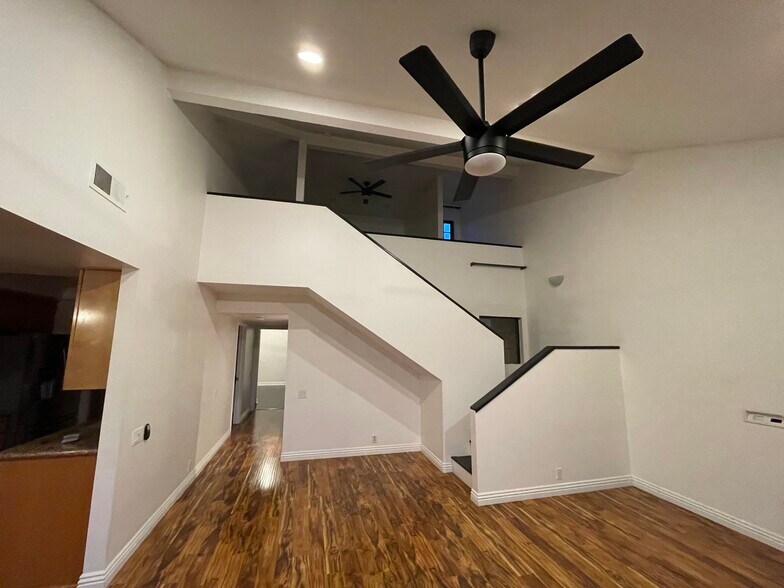 Building Photo - 305 Coral Reef Dr