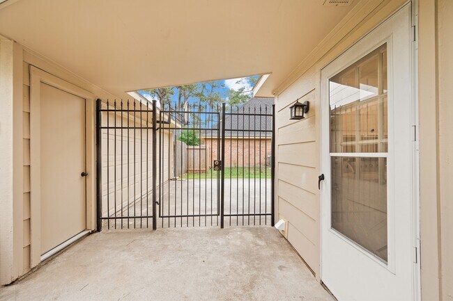 Building Photo - 18107 Shadow Valley Dr