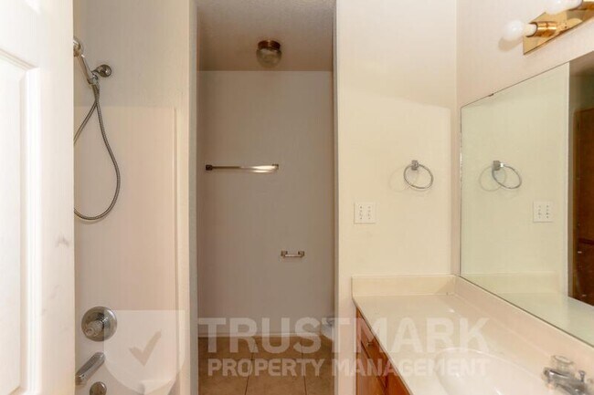 Building Photo - 700 S Amy Ln