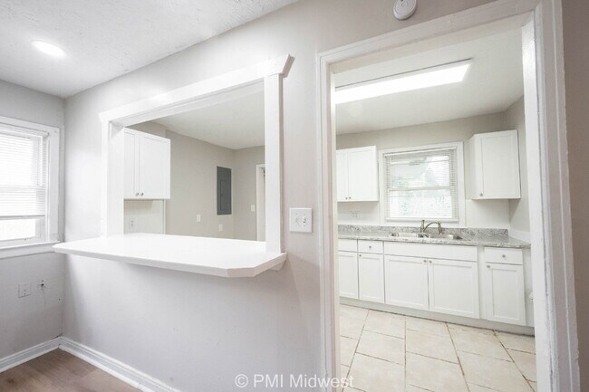 Building Photo - 4923 Barlow Dr