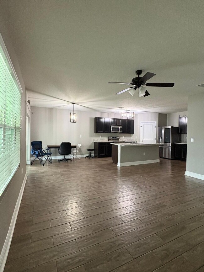 Building Photo - 505 Arbequina Ct