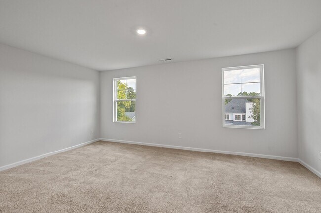 Building Photo - **Spacious 3bd/3ba Townhome in Raleigh**