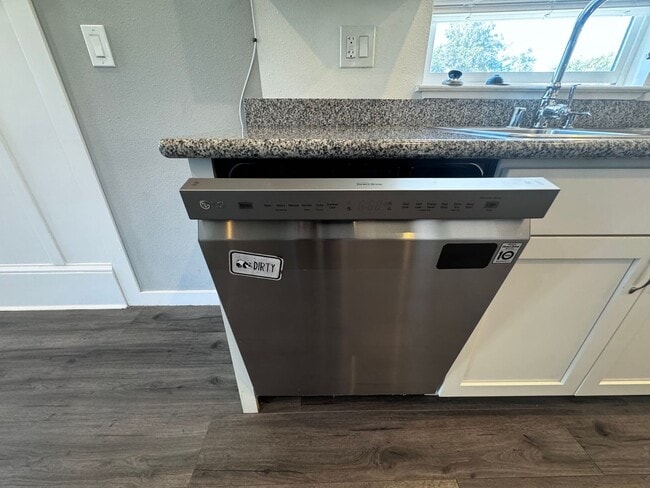 Building Photo - 3 BED/2 BATH HOME UPPER UNIT AVAIABLE FOR RENT IN OAKLAND, CA!!!! INCLUDING $500 OFF FIRST MONTHS...