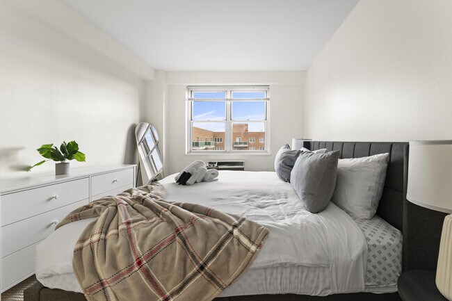 Building Photo - 175 Freeman St