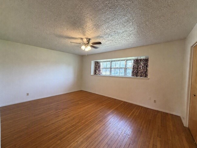 Building Photo - 2603 Brom-Bones Dr