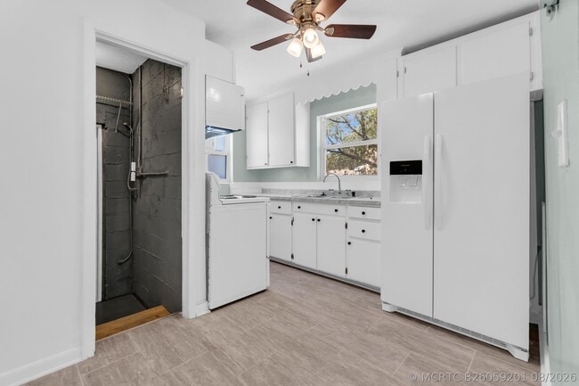 Building Photo - 434 49th St