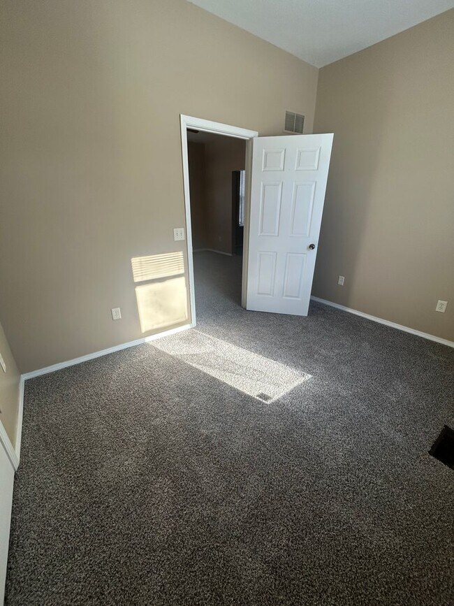 Building Photo - New Listing!!!