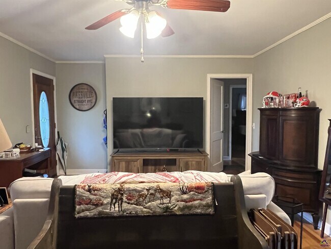 Building Photo - 145 Holmes Ave