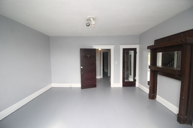 Building Photo - 2026/2027 JHU Off-campus Large 5bd/2.5ba home w/ Parking Spot! Available 6/9/26