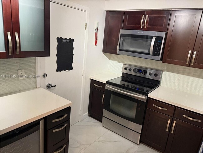 Building Photo - 6770 Indian Creek Dr