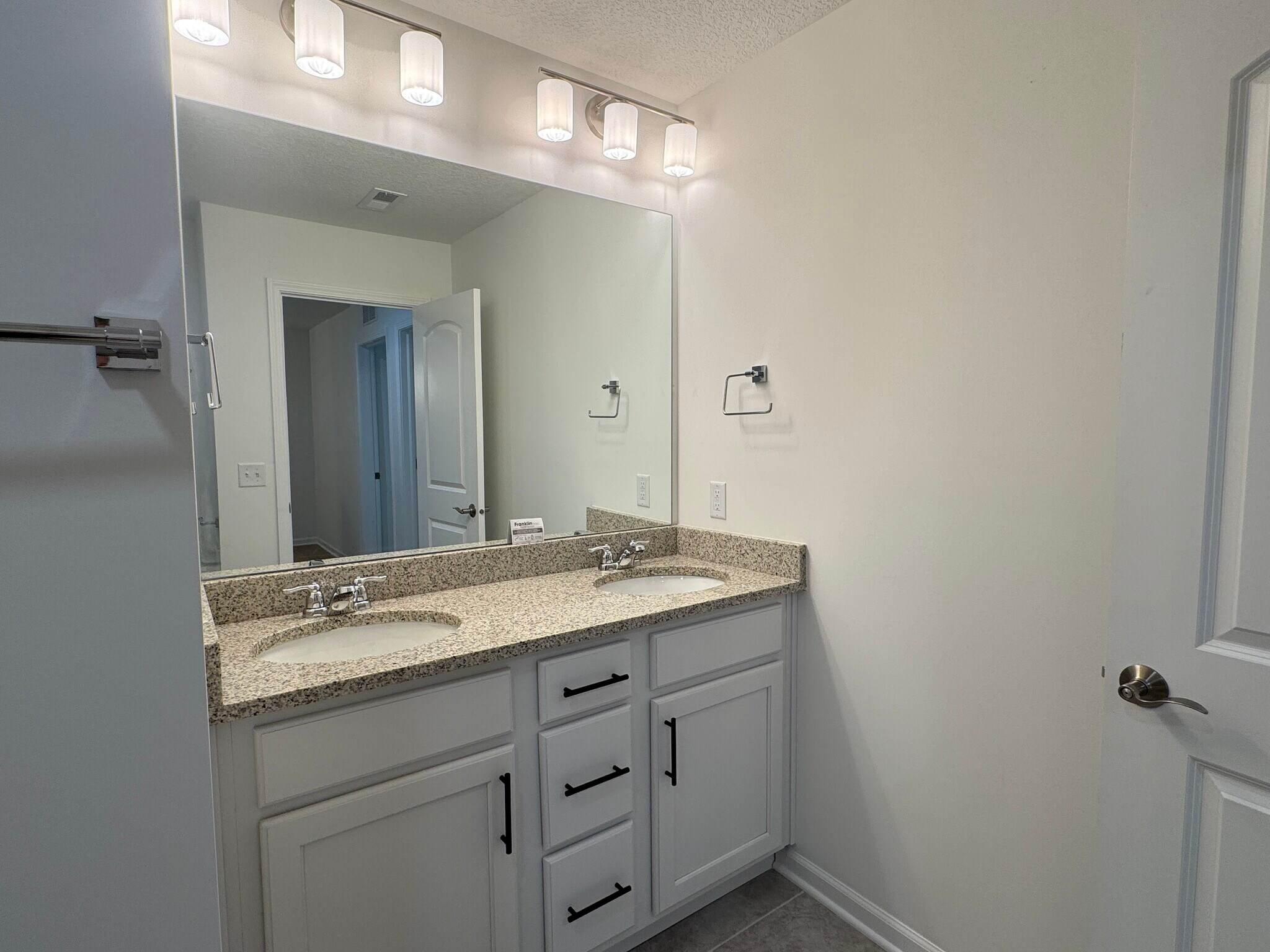 Building Photo - 5894 Butterfield Ct