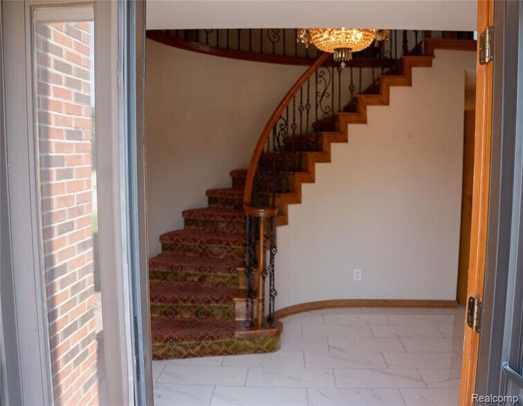 Building Photo - 6651 Arlington Dr