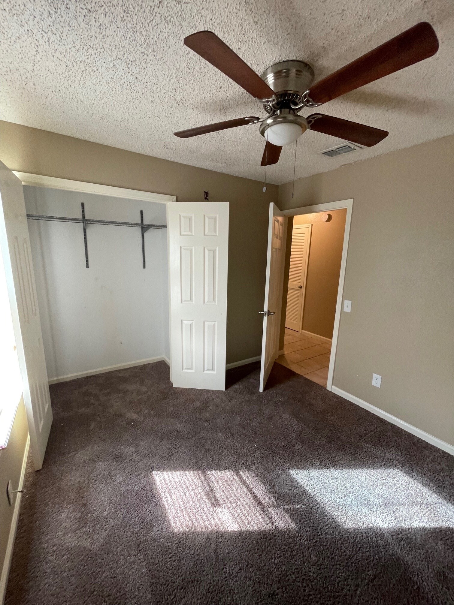 Building Photo - 4606 Wood Ave