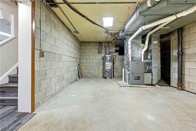 Building Photo - 2056 Laurel Hill Dr
