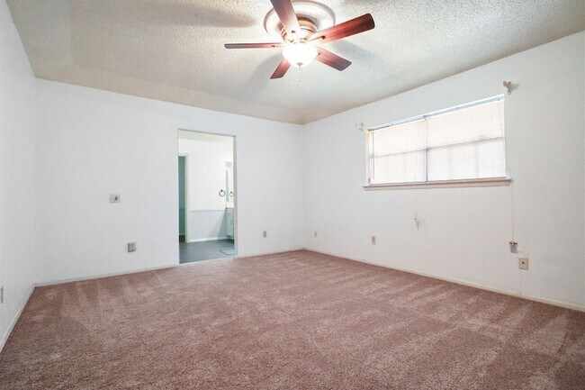 Building Photo - 2306 Smokerise Dr