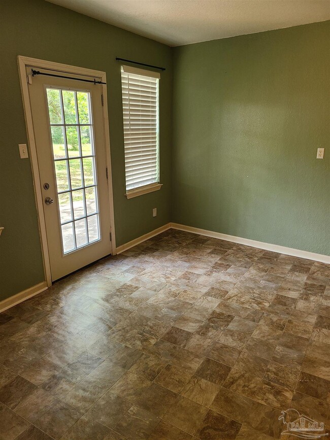 Building Photo - 6960 Klondike Rd