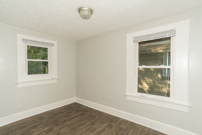 Building Photo - 3 Bedrooms and Fenced Yard in Bosart Brown Neighborhood