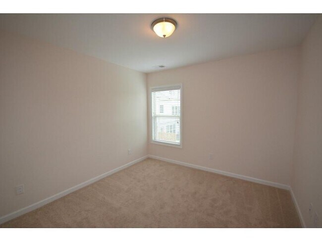 Building Photo - 3390 New Fawn Ln