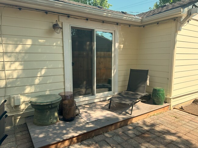 Building Photo - Beautifully Remodeled 2 Bed/1 Bath Single ...