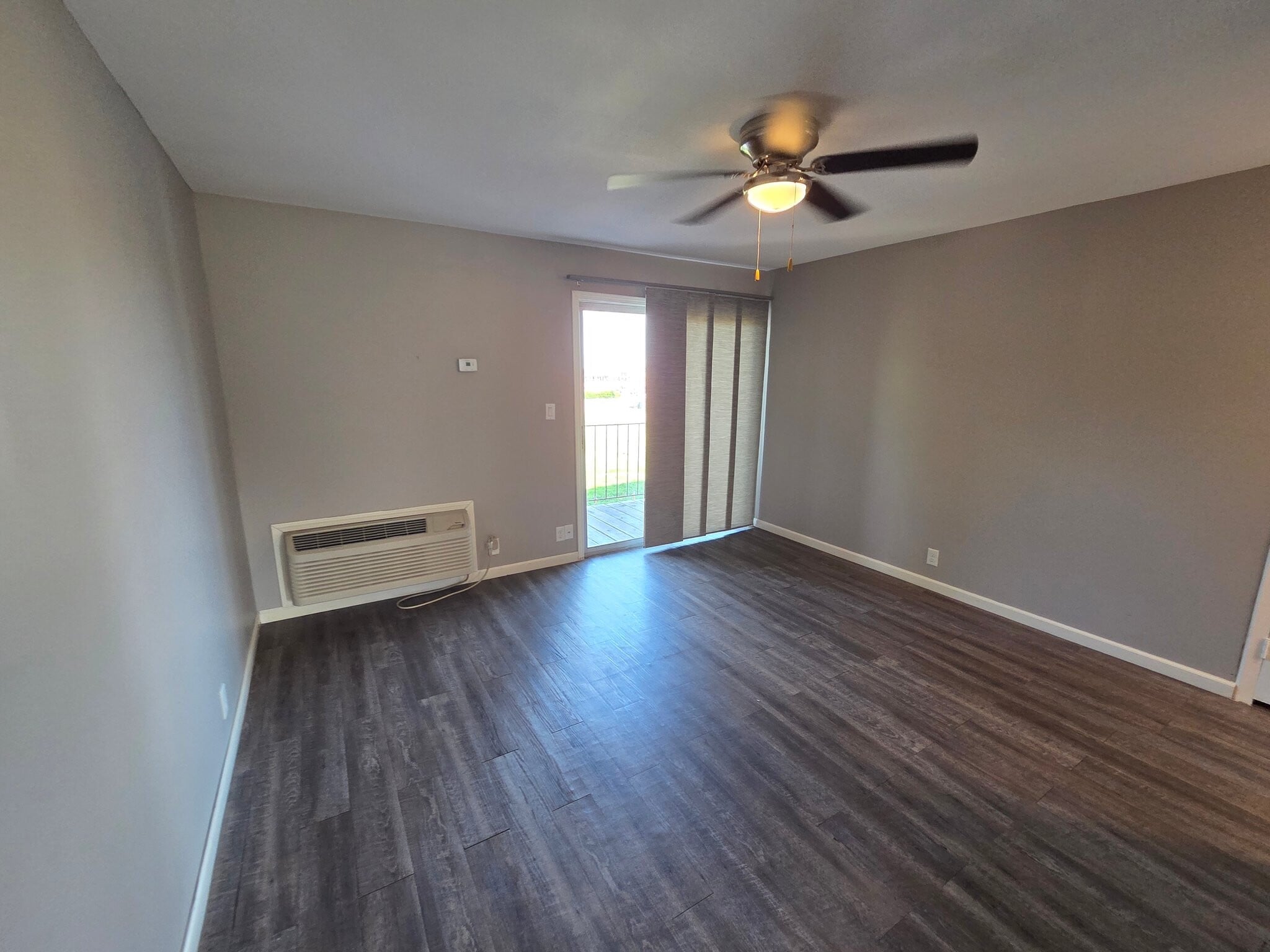 Building Photo - 734 N Country Acres Ave