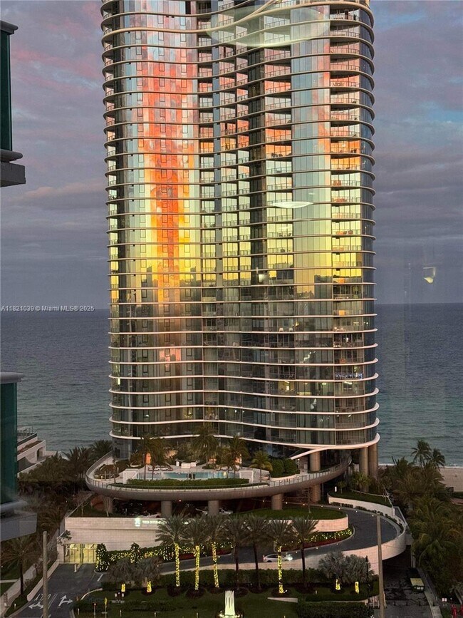 Building Photo - 100 Bayview Dr