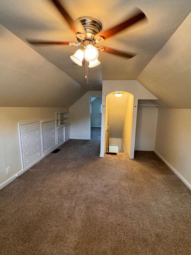 Building Photo - 275 S Edgehill Ave