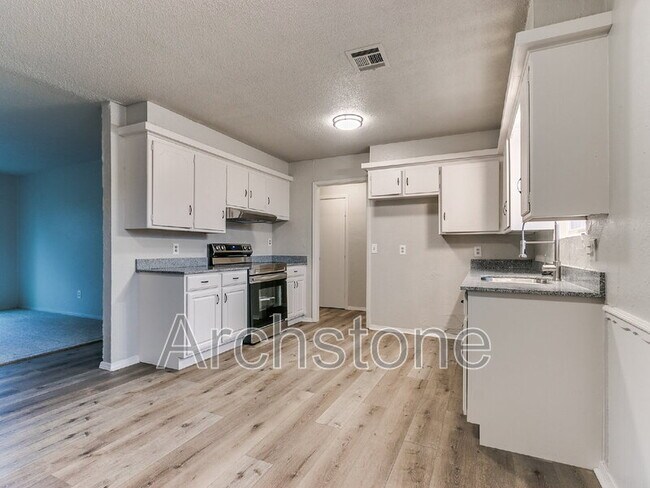 Building Photo - 401 NW 86th St
