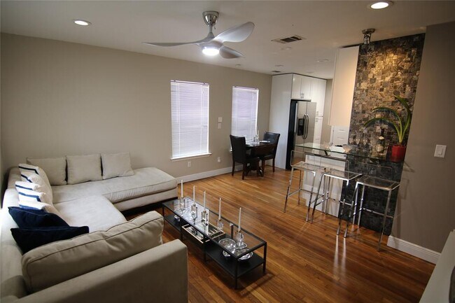 Building Photo - 4606 Wally Ave