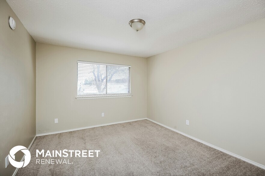 Building Photo - 5022 Presidio Dr