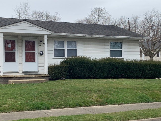 Building Photo - 842 Kromer Ave