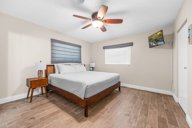 Building Photo - 128 Martin St