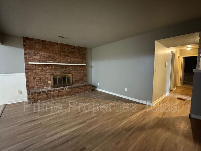 Building Photo - 10853 E 33rd Pl