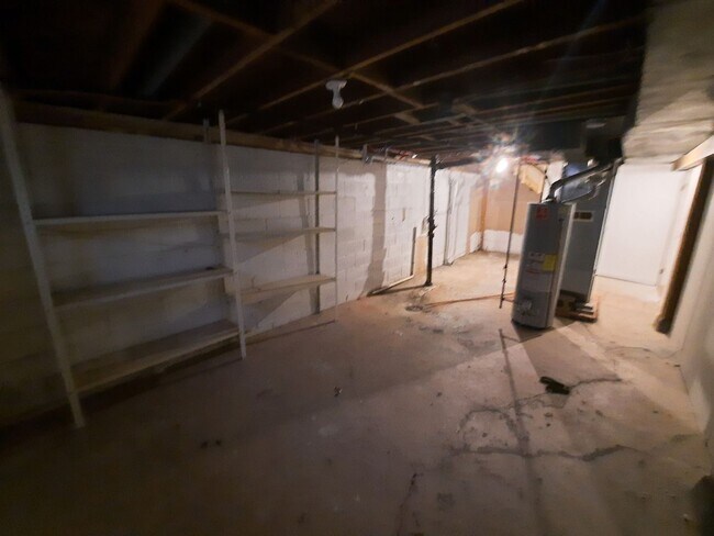 Building Photo - 3 Bedroom, 1 Bathroom Home!