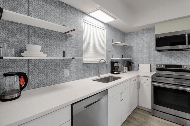 Building Photo - 570 Southwood Ave