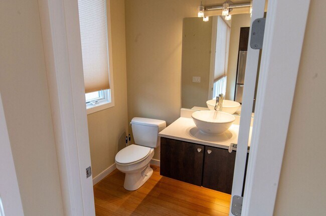 Building Photo - Little Italy Townhome - 1911 E 119th St , ...