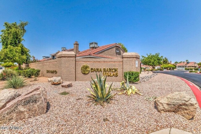 Building Photo - 3510 E Hampton Ave