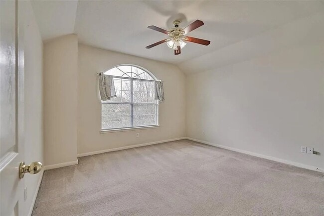 Building Photo - 511 Elm Ridge Dr