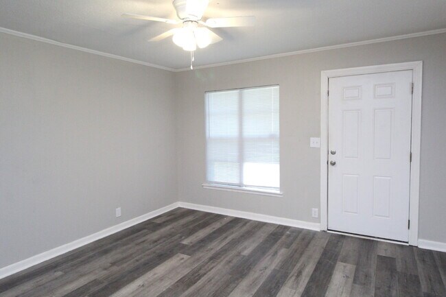 Building Photo - Move-In Ready 3-Bed Home – Pet Friendly & ...