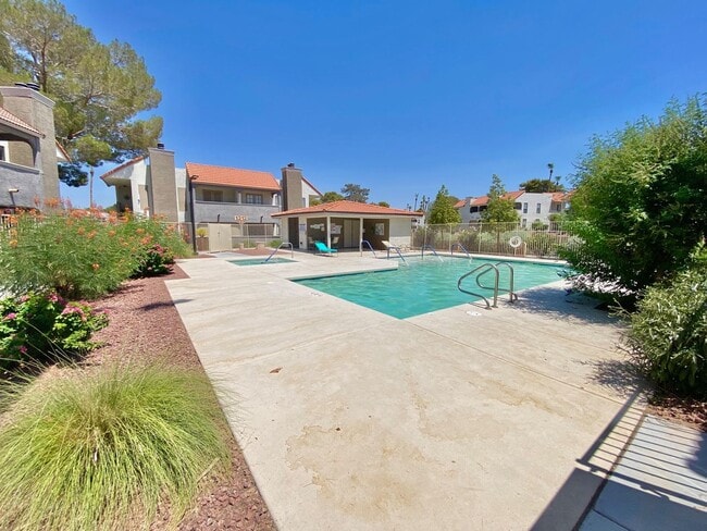 Building Photo - ADORABLE SECOND STORY 2 BEDROOMS 2 FULL BA...