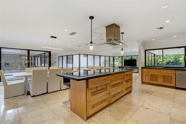 Building Photo - 8118 Los Pinos Blvd