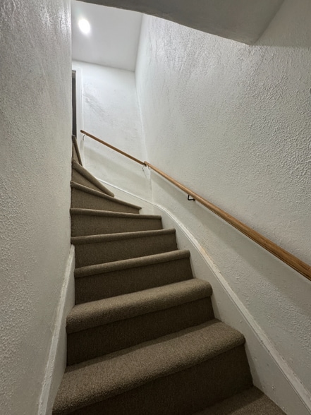 Building Photo - 17 Main St