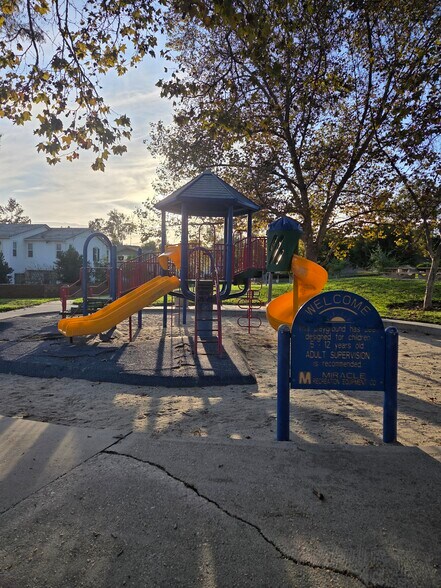 Building Photo - 22 Ridge Crest Cir