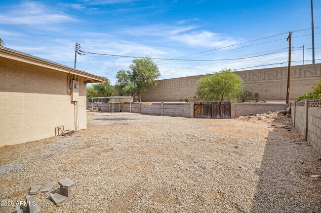 Building Photo - 3921 S Kenneth Pl