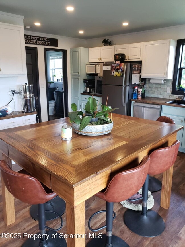 Building Photo - 2129 Bethany Turnpike